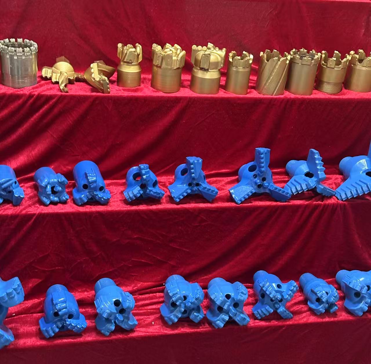 1761541881537231.jpg 1761541881537231.jpg