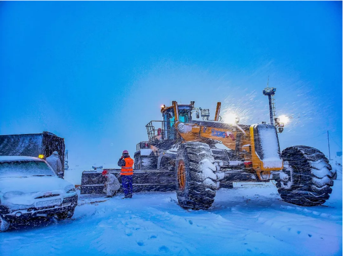 Working At Minus 40 Degrees, With 95% Attendance, XCMG GR5505 Conquered Novosibirsk!