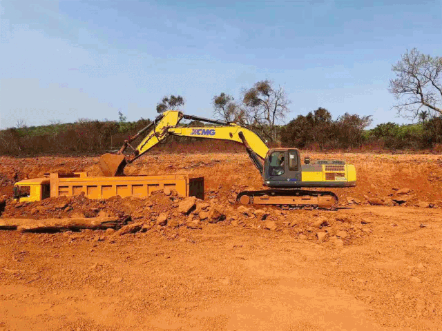 XCMG Assists Successful Closure Of The First Cable-stayed Bridge In Guinea